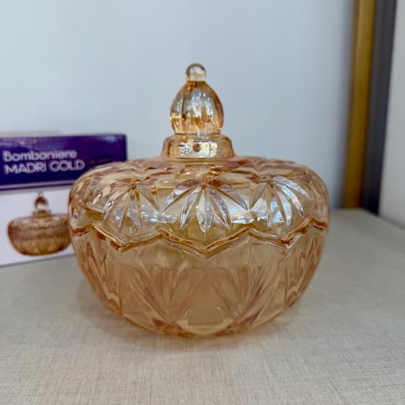 Bomboniere de vidro dourada/âmbar 700 ml - Diâmetro 15,5 cm / Altura 14 cm