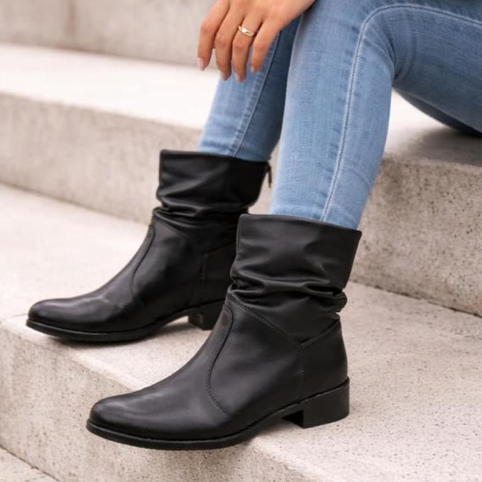 Bota Feminina Coturno Cano Curto Enrugada Confortável