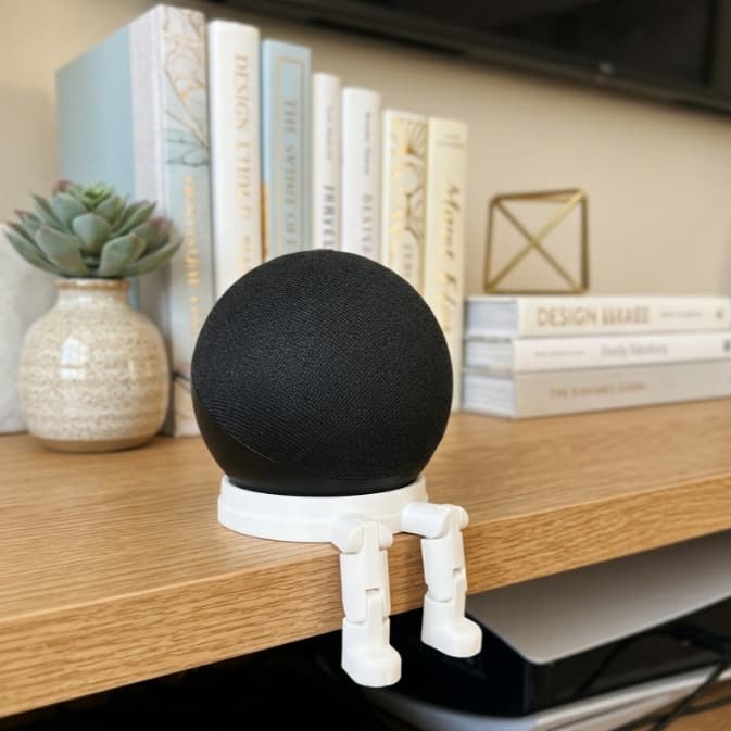 Suporte Para Alexa Echo Dot 4 e 5 Geração Robozinho Sentado Decorativo  | suporte de mesa para alexa | Escritório, Sala.