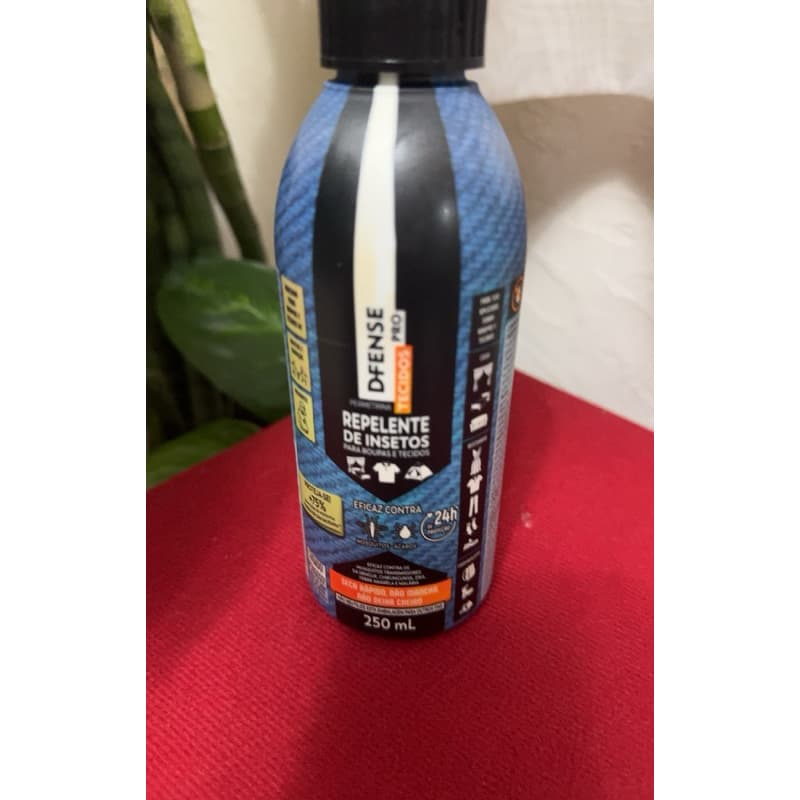 Repelente de insetos  para roupa e tecidos eficaz contr osmosquitos e transmissores da dengue .