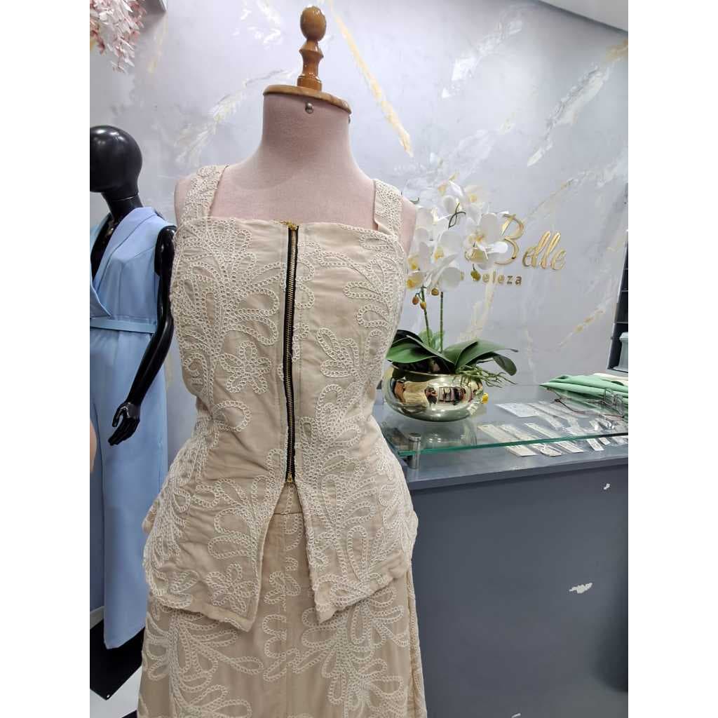 Blusa Feminina Bordada Premium com Zíper Frontal – Elegante e Sofisticada