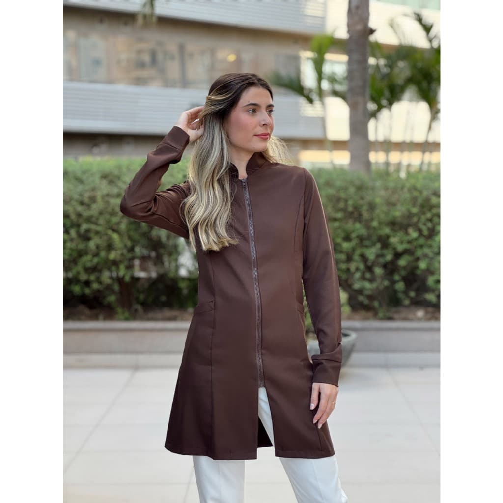 Jaleco Gola Padre Gabardine Com Zíper Vislon Feminino Marrom