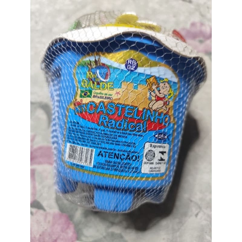 Baldinho de Praia com 4 Forminhas, Rastelo e Pazinha - Leve e Resistente