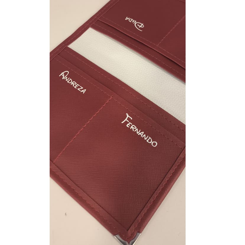 carteira para passaporte família - Para 4 lugares - PERSONALIZADO com bordado na capa e nomes internos