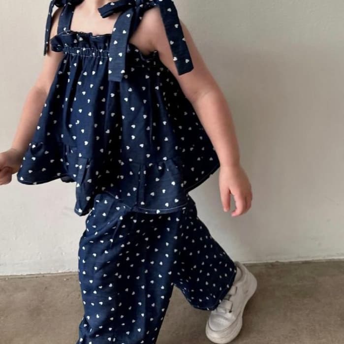CONJUNTO INFANTIL MENINA FRANZIDO SOLTINHO E CALÇA COM TECIDO ROSA DE POÁ DE CORAÇÃO FASHION