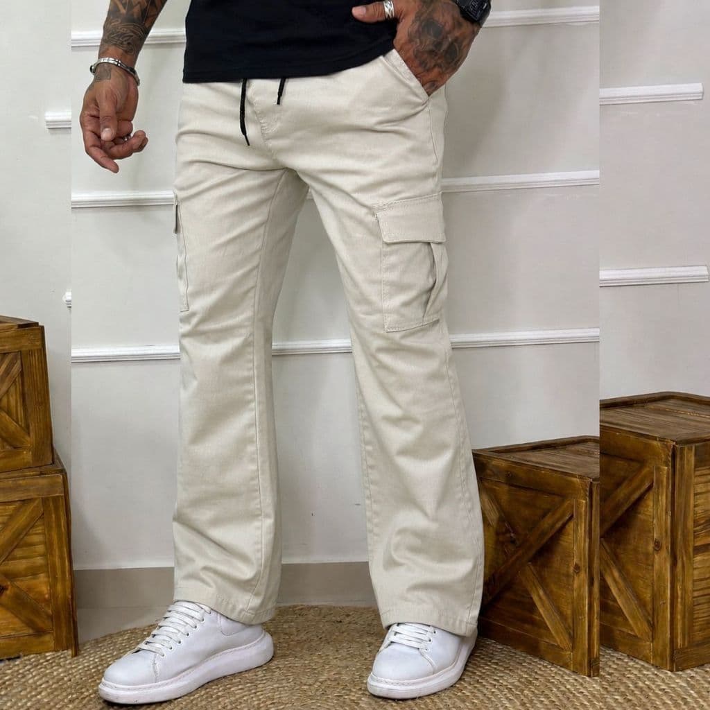 Calça Jogger Cargo Sarja Masculina em Jeans com Bolsos Utilitários