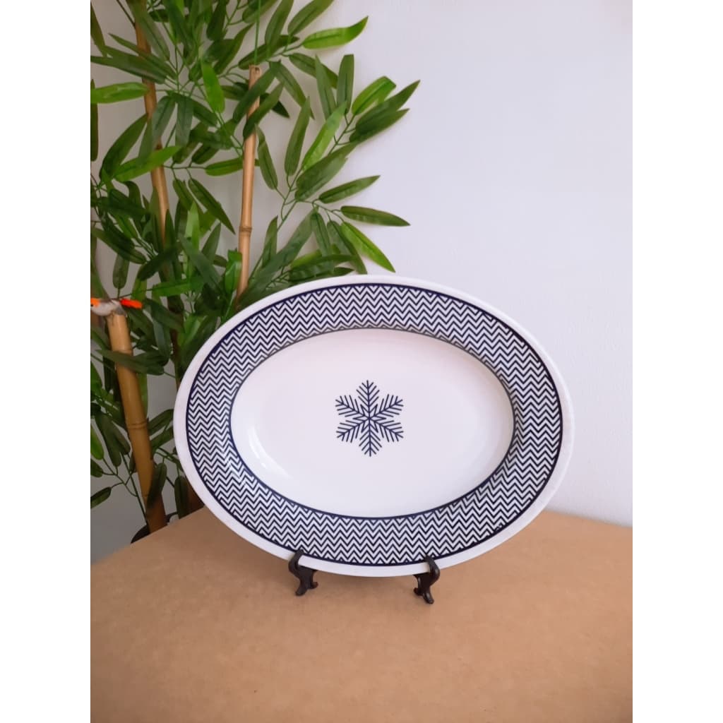 travessa funda em porcelana estampada azul com branco oxford