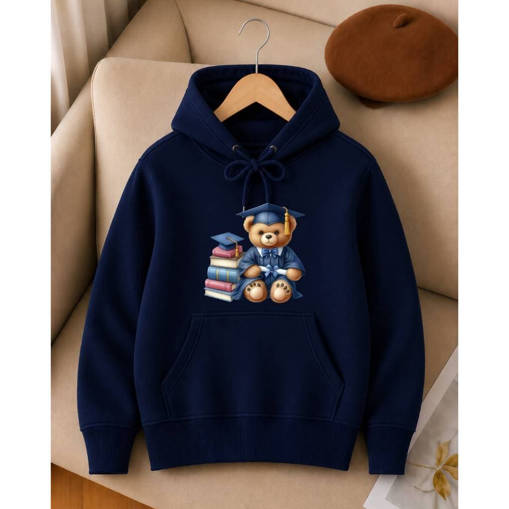 Modelo Canguru Infantil em Moletom Flanelado com Capuz de Ursinho Formando Ideal para Dias Frios