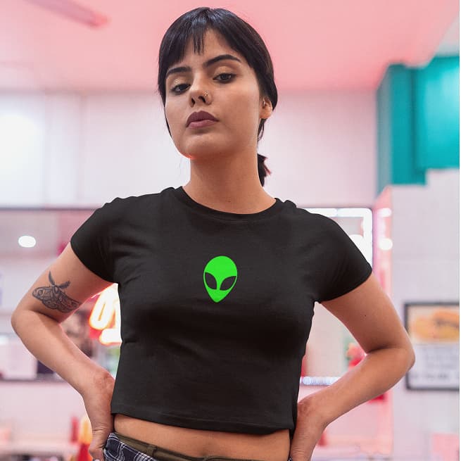 Blusinha Camiseta Cropped Feminino Alien Verde Pequeno