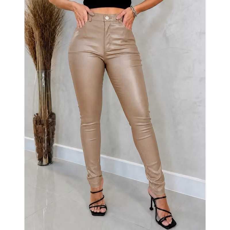 Calça Resinada Feminina Forrada Importada Efeito Couro Confortável Premium