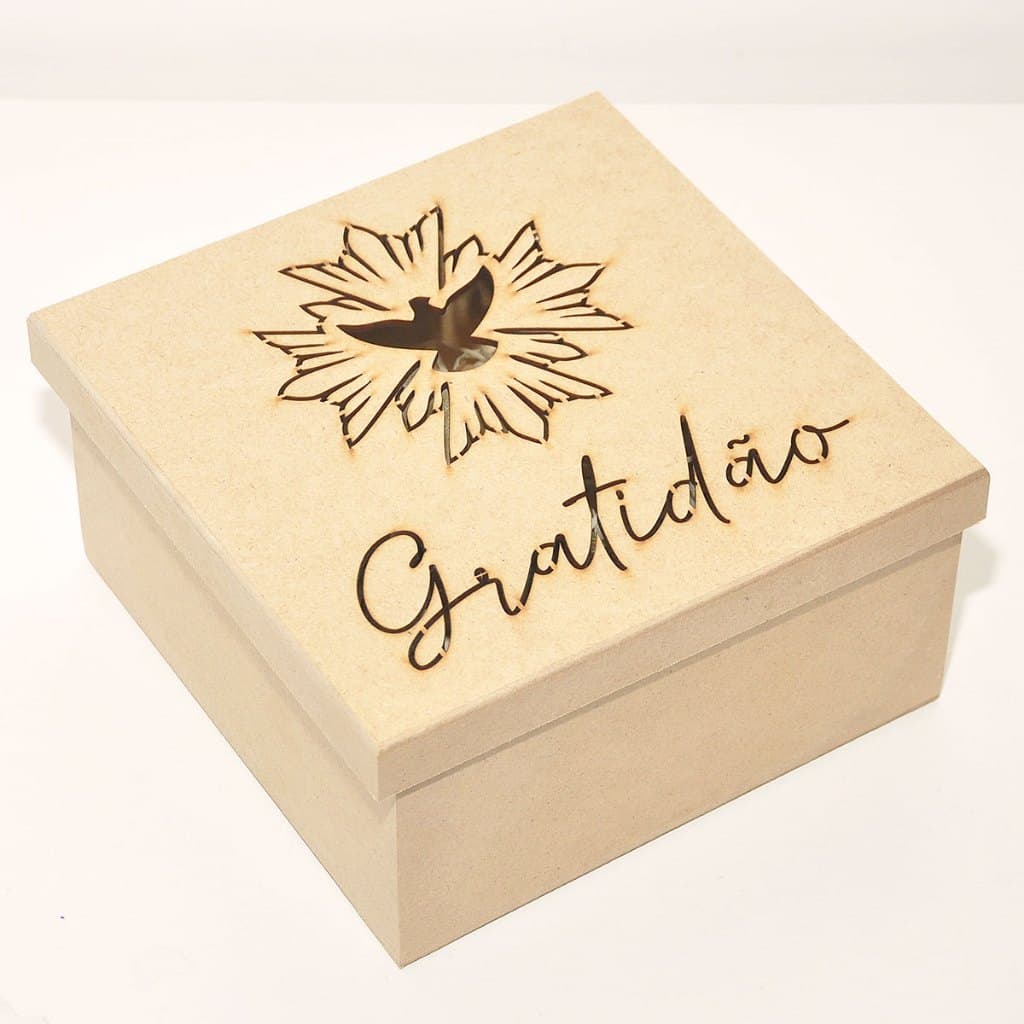 Caixa MDF Espírito Santo com Mini Buquê Flores Secas Gratidão batizado padrinhos dinda presente