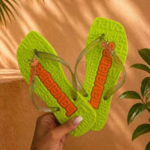 Chinelo de Dedo Slide Havaianas M10 Lançamento 2026 Moda Feminina Praia Casual Macio e Leve Lindas Cores 50% OFF !