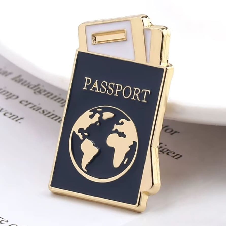 Broche Viagem Passaporte Vôo Mochileiros Aço Ouro 18k Pin