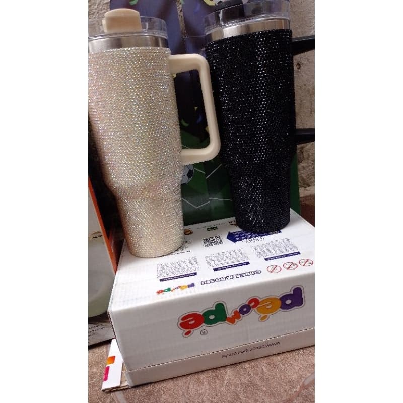 Copo Térmico 1200ml com Design Elegante e Strass Brilhante