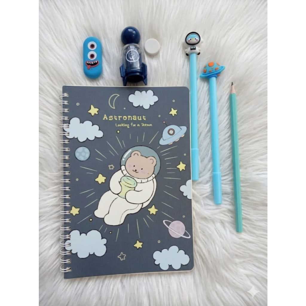 ✨ Kit Papelaria Fofa Astronauta Urso 🚀 Caderno 1/4 + Canetas Decoradas Lápis Escolar Presente Criativo