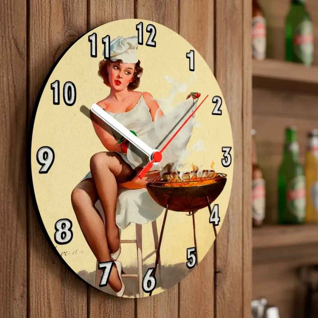 Relógio Parede decoração Bar Churrasco Cerveja Vintage Pin Up - 24 Cm
