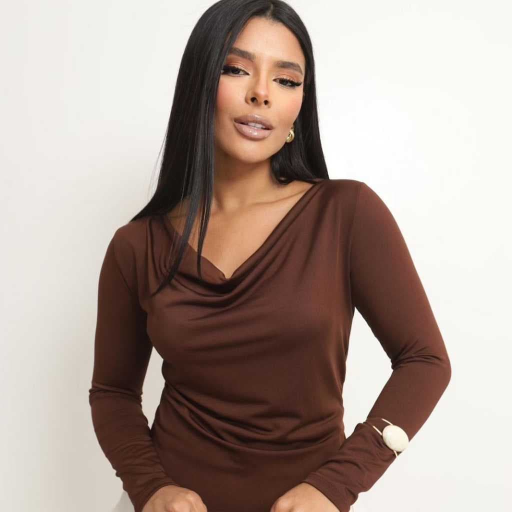 Blusa Feminina Manga Longa Gola Boba Versátil Suplex Blusa Drapeada com Decote Outono Inverno