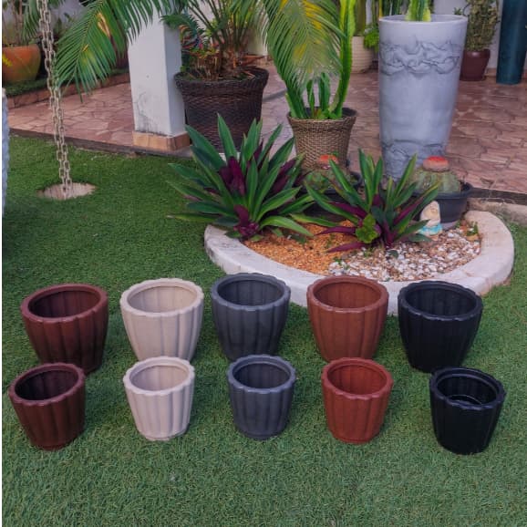 Vasos para plantas e decoração (em polietileno)- Cachepô Romano P e M, com prato coletor - (KIT com 2 vasos)
