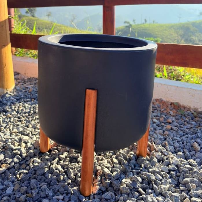 Vaso para planta Nordico P, cilíndrico com pé em madeira design moderno, vaso sofisticadO- decoração de interiores