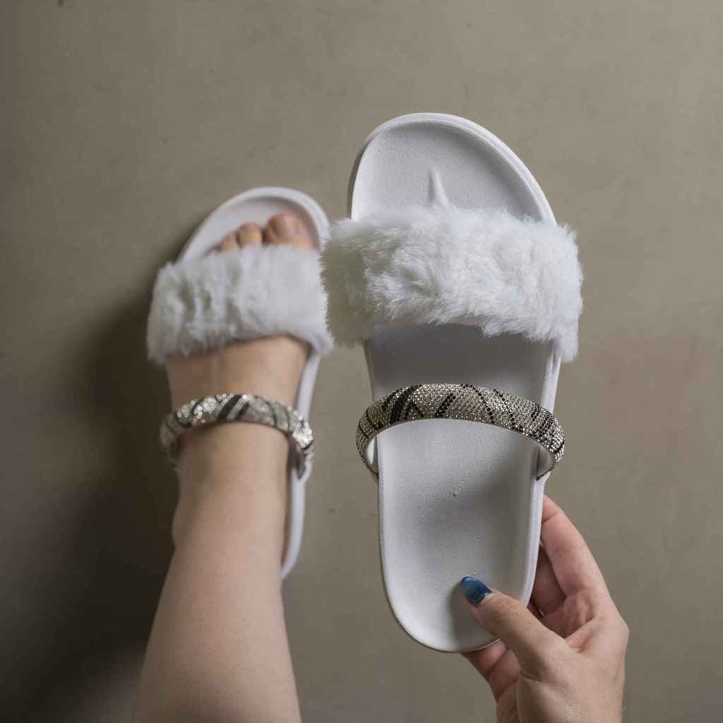 Sandália Feminina Papete Birken Pelúcia Strass Brilhosa Confortável