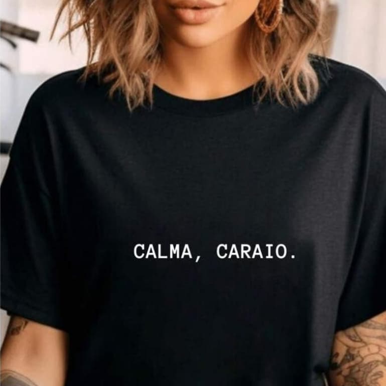 Blusa Básica Feminino T-shirt Estampada Frase Calma, Caraio Camiseta 100% Algodão Premium