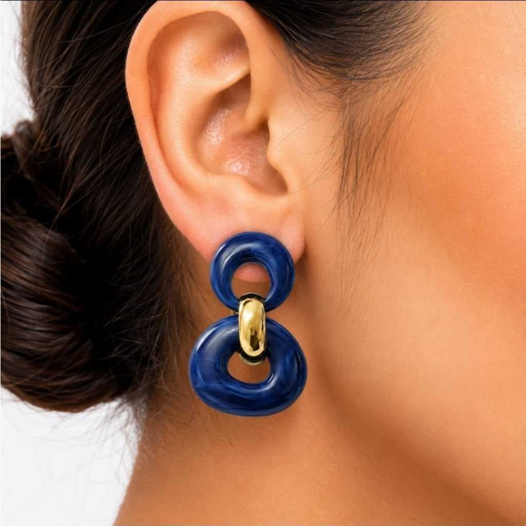 Brinco Feminino Pendurado Resina Cores  Dourado Lançamento  Semi Joia + Sacolinha e laço  Presente Casual Elegante Leve.