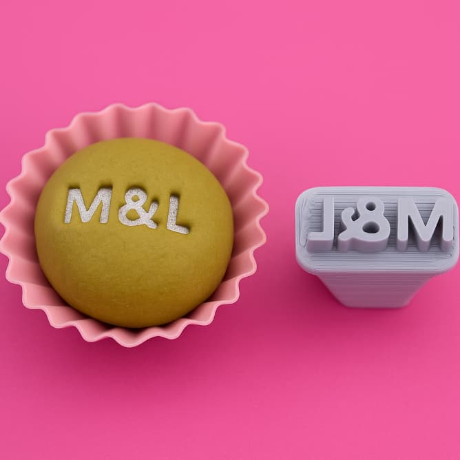 Marcador de Iniciais para Brigadeiro – Personalização para Casais, Casamentos e Noivados