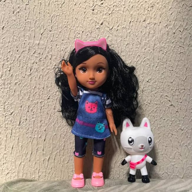 Boneca Gabby Infantil com Tiara Iluminada e Som
