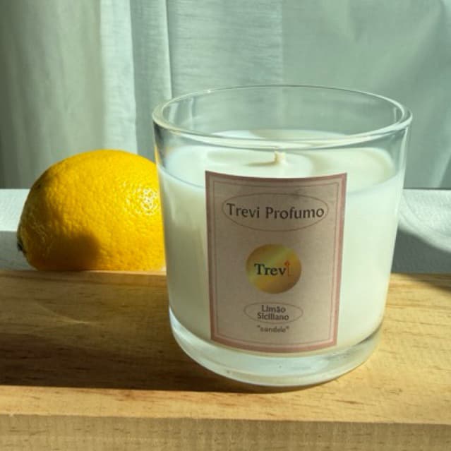 Vela Aromática Limão Siciliano – Frescor & Elegância Mediterrânea | Trevi Velas - Vela Vegana Perfumada