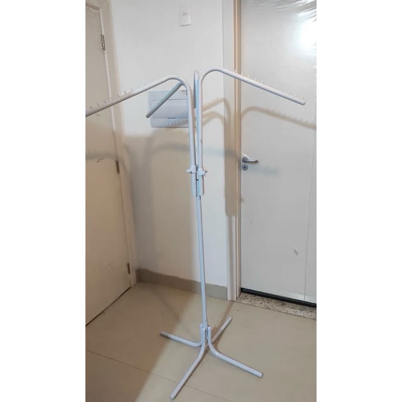 Arara aranha - 4 braços com suporte para cabides, cor: branca, usado.
