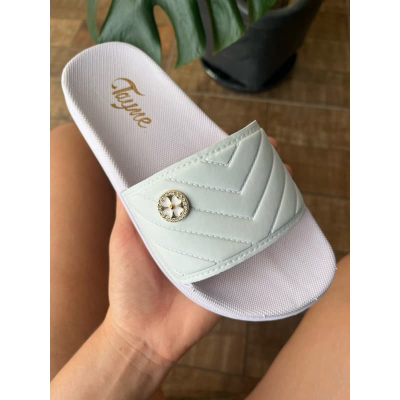 Chinelo Sandália Feminino Slide Rasteira com Detalhe Trevo leve e confortável e antiderrapante