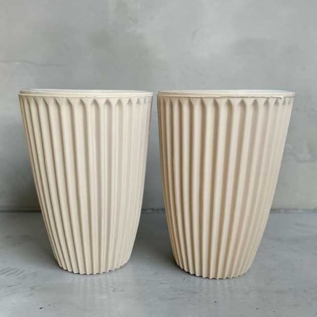 Kit 2 vasos de Polietileno Decorativo para Plantas, Flores, Casa e Jardim - Coluna Romana N2