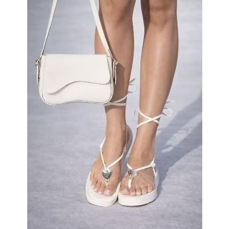 Kit Feminino Verão Sandália Off White + Bolsa Transversal Lançamento