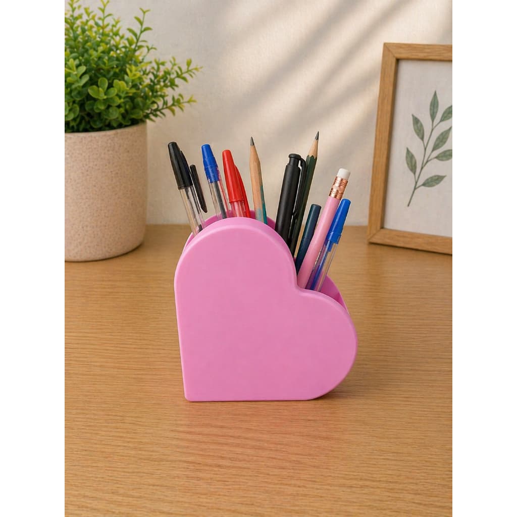 Porta Canetas Coração Rosa – Organizador de Mesa Fofo e Decorativo