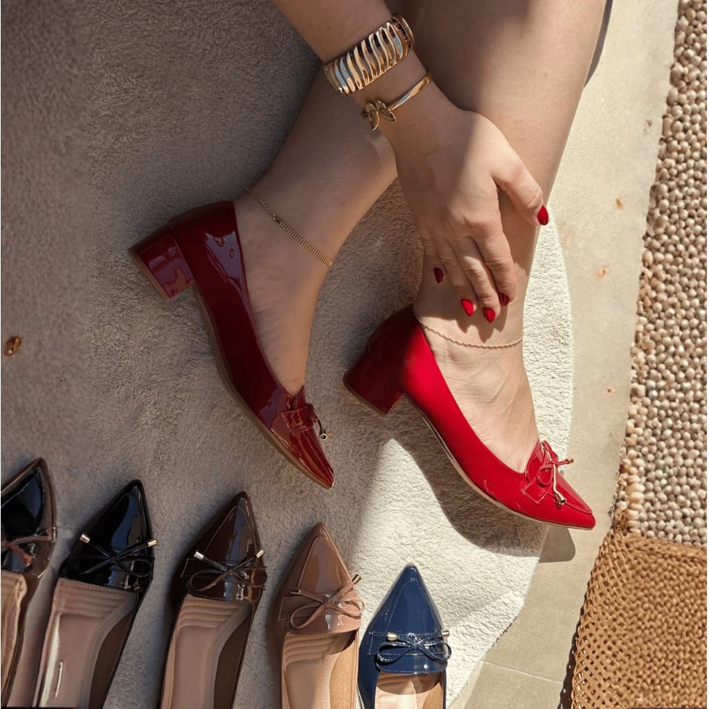 scarpin Feminino Salto grosso 3 cm Baixo Bico Fino Verniz  com Laço Elegante, Confortável e Social