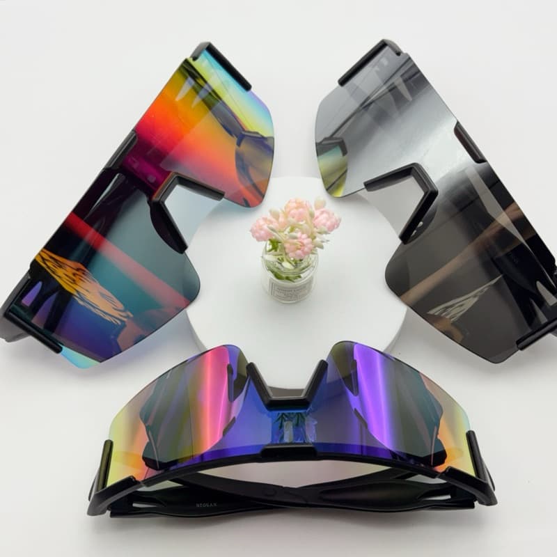 Óculos de ciclista e esporte colorido e com cores bem bonitos moderno
