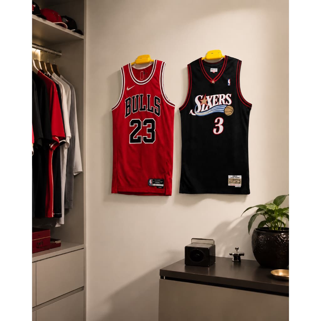 Cabide Expositor de Parede Suporte para Camiseta Esportiva Basquete Futebol - Amarelo, Branco, Preto ou Vermelho