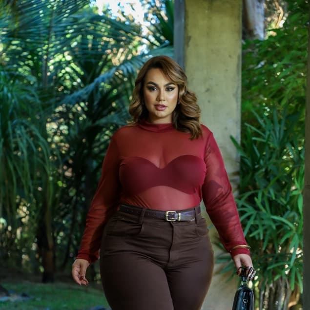 Blusa Em Tule Vinho Transparente Plus Size Gola Alta Tule Premium com Elasticidade Conforto Elegância Não Amassa