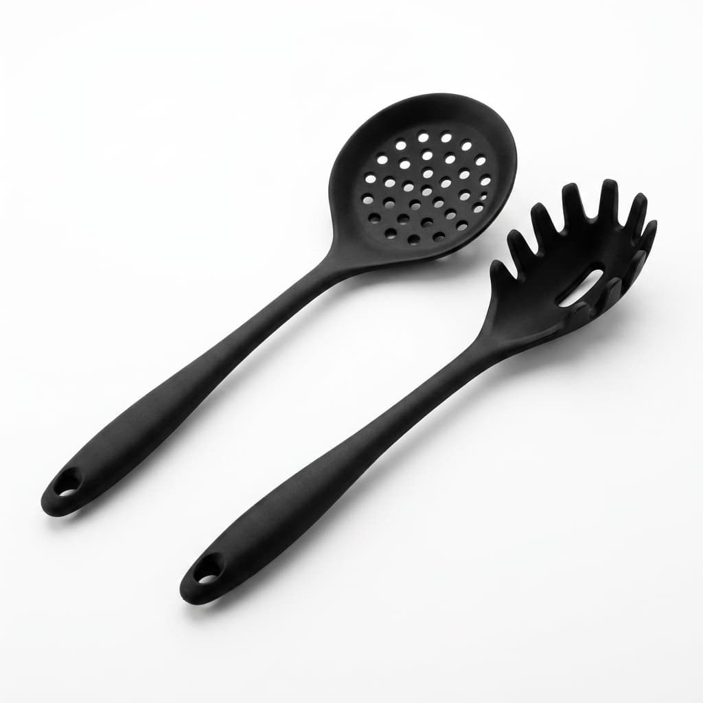 KIT 2 UTENSÍLIOS DE COZINHA EM SILICONE PRETO – ESCUMADEIRA + PEGADOR DE MASSA RESISTENTE AO CALOR