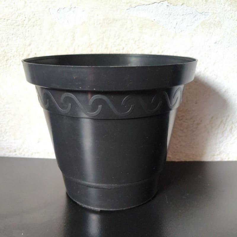 vaso preto usado para plantas