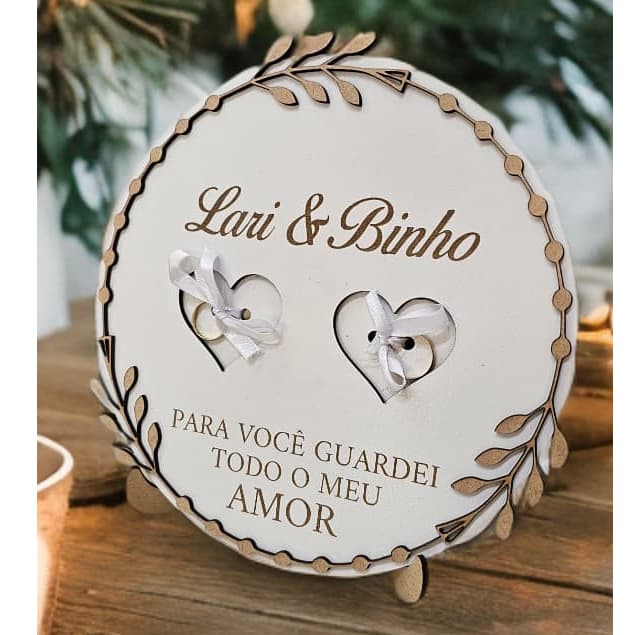 Porta Alianças Casamento com nome dos noivos, entrada das alianças em MDF 20cm, com detalhes em arabesco