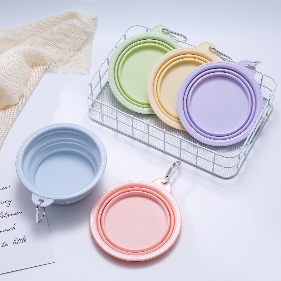 Comedouro Bebedouro Dobrável de Silicone para Passeio de Cães e Gatos Pet com Mosquetão Portátil - 350ml