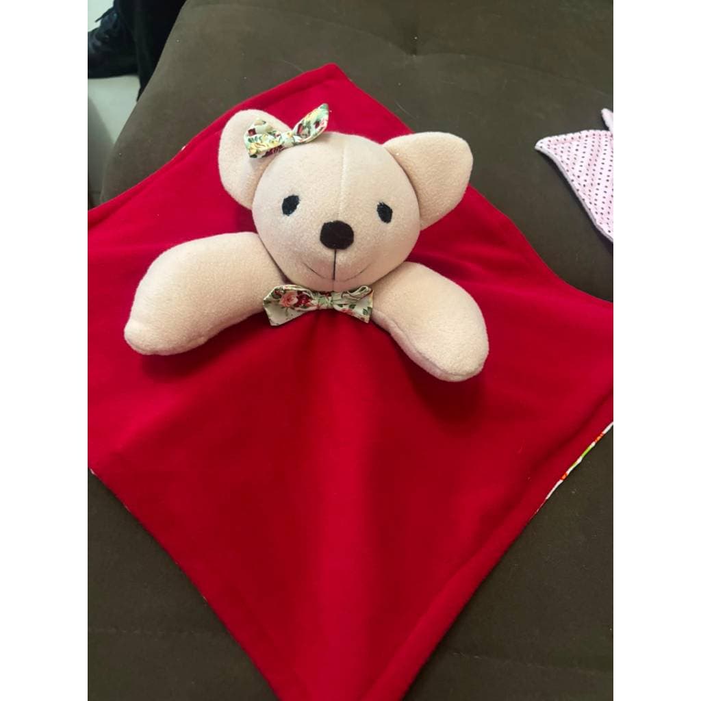 Naninha Ursinho vermelho ,Presente Bebê,presente cha de bebe, paninho de apego