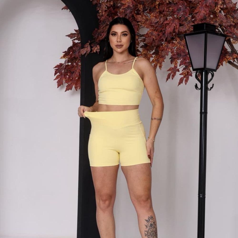 Conjunto Fitness Feminino Poliamida Premium Academia Cintura Alta Sem Transparência Shorts com Bolso e Top