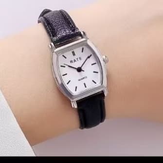 Relógio Feminino com Design Simples e Elegante - Preto Com Superfície Branca
