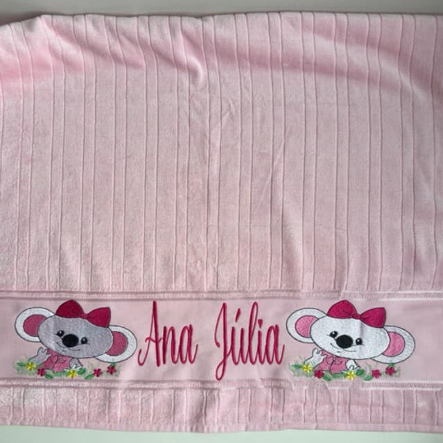 Toalha de Banho Personalizada com Nome e Desenho – PERSONAGENS