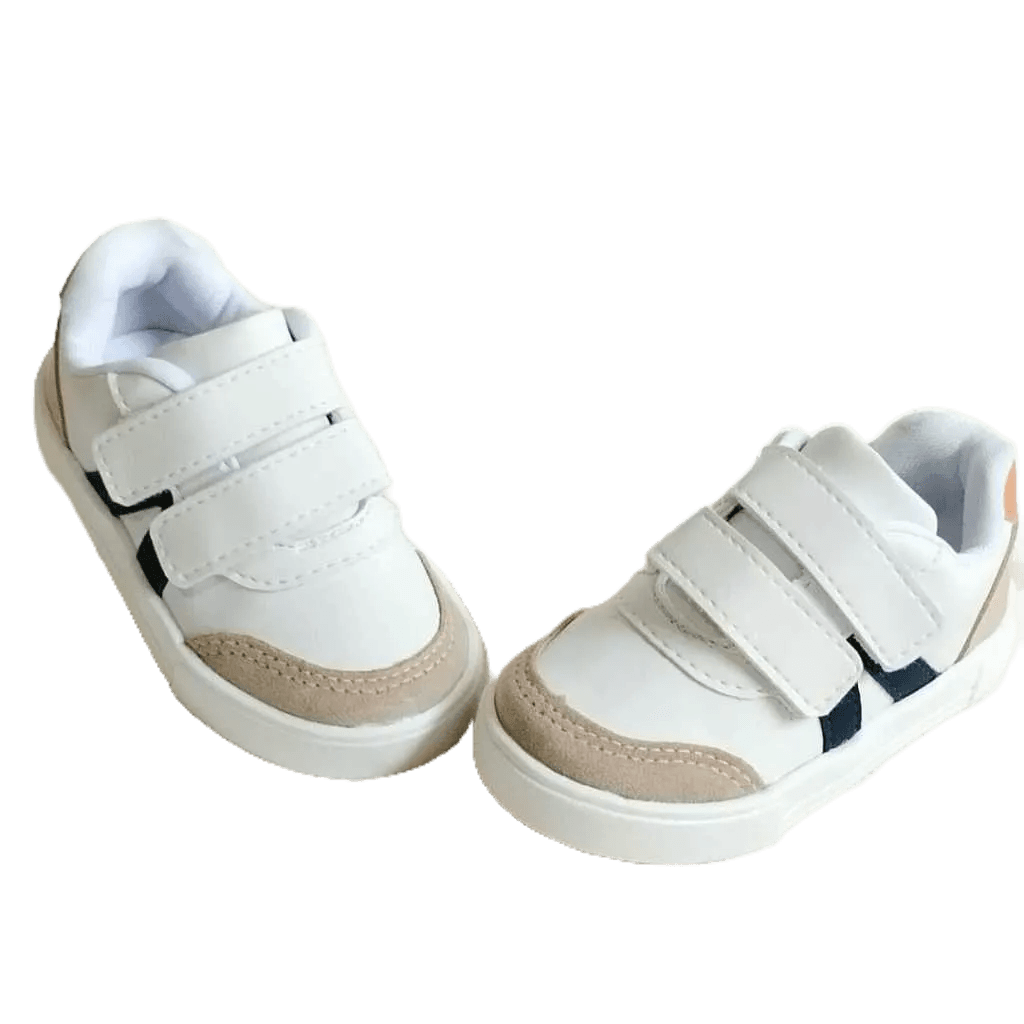 Tênis infantil menino confortável Branco com Bege detalhe azul com fechamento fácil sapatenis