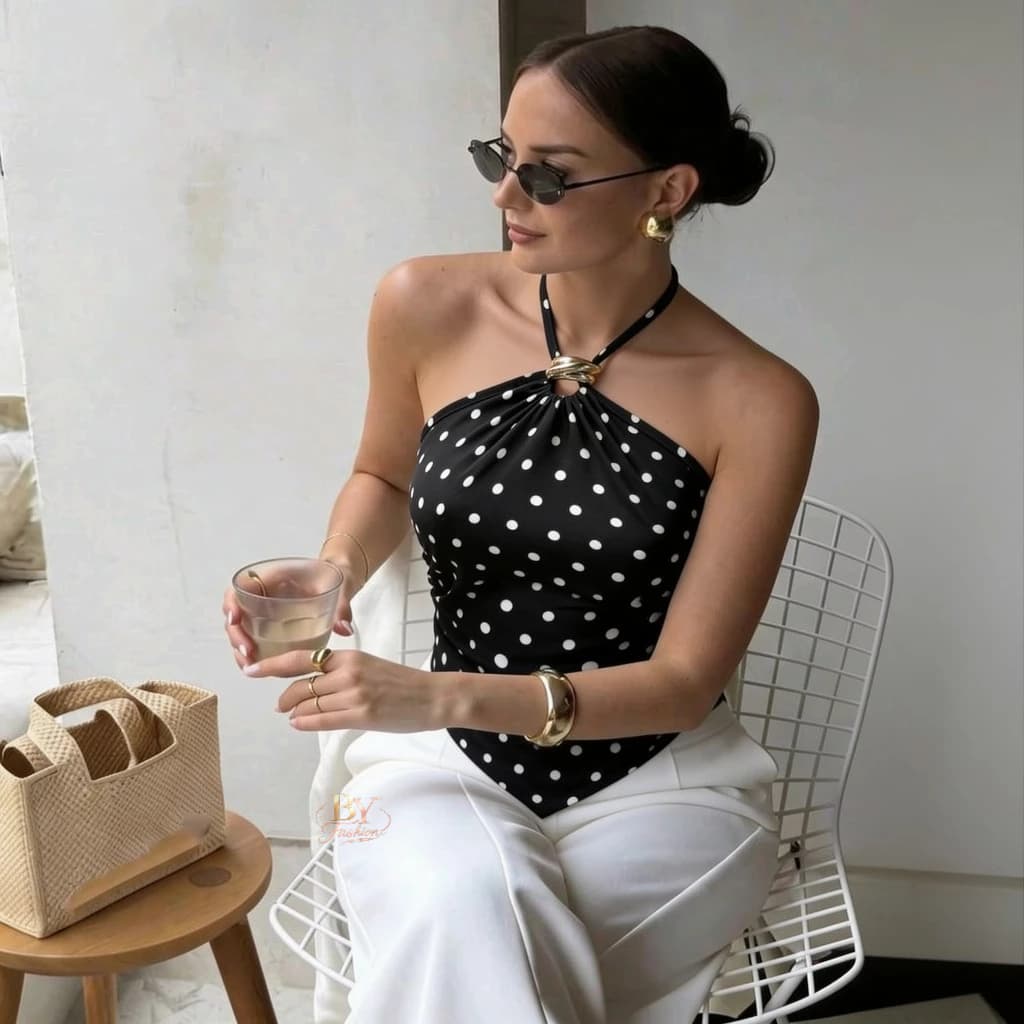Bolinhas Cropped Blusa Feminina  Frente Única com Detalhe Dourado – Elegância e Modernidade 2026