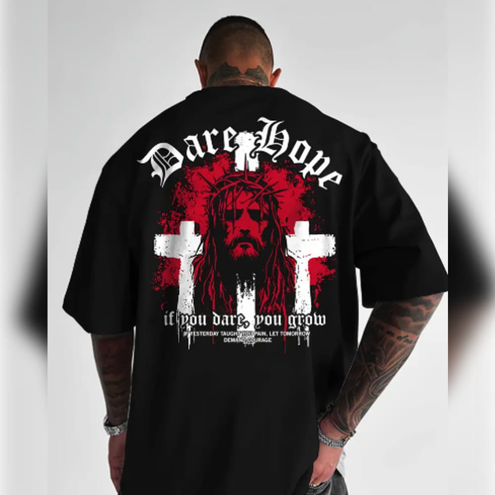 T-shirt preta para homem com gráfico inspirador de Jesus - Design "Dare to Hope", estampa vermelha e branca, ajuste sol