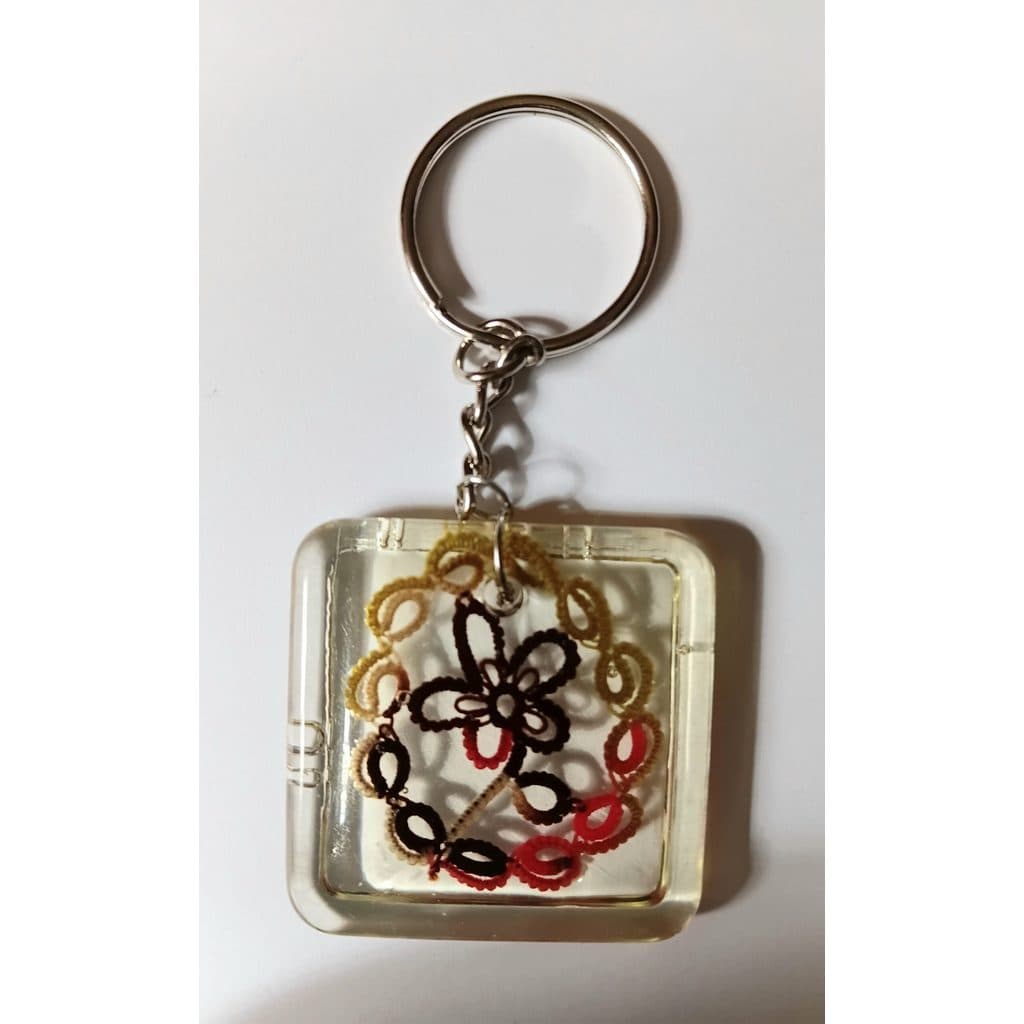 Chaveiro de Resina Com Detalhe Em Renda Frivolite Modelo AB22